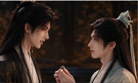 1790322477315706.jpg 《月华雪》(2026):清冷谪仙×落魄少年,古风仙侠双男主AI漫剧网盘资源海报或剧照