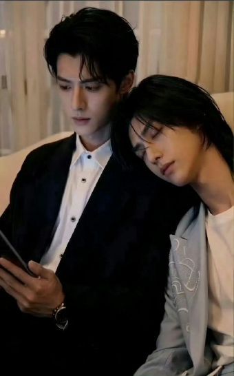 1790515134898132.jpg 《我的老板是吸血鬼》(2026)全45集+10番外:吸血鬼老板×小秘书,双男主AI漫剧网盘资源海报或剧照